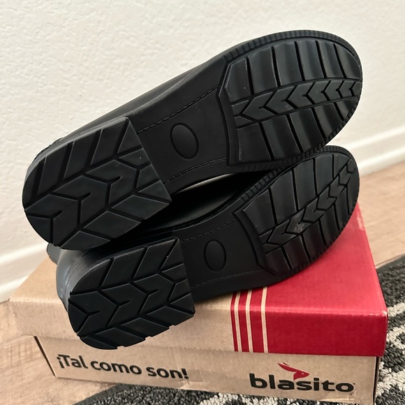 Black Leather Boots with zipper. - Picture 2 of 3